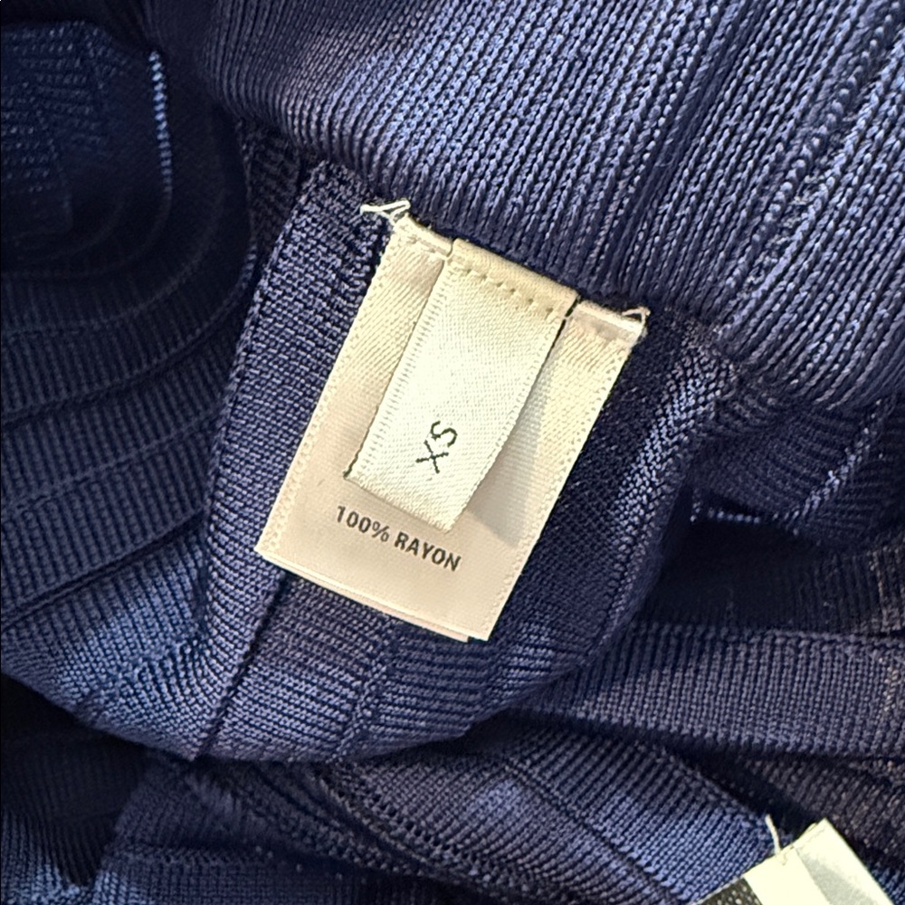 Retails $895 ST JOHN Accordion Pleat Pants - Picture 10 of 12